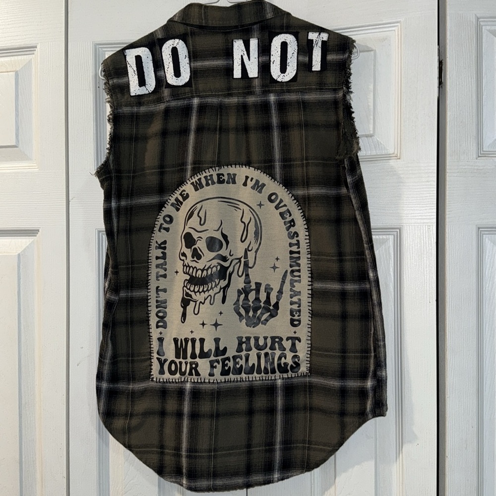 Plaid Sleeveless Shirt with Skull Graphic